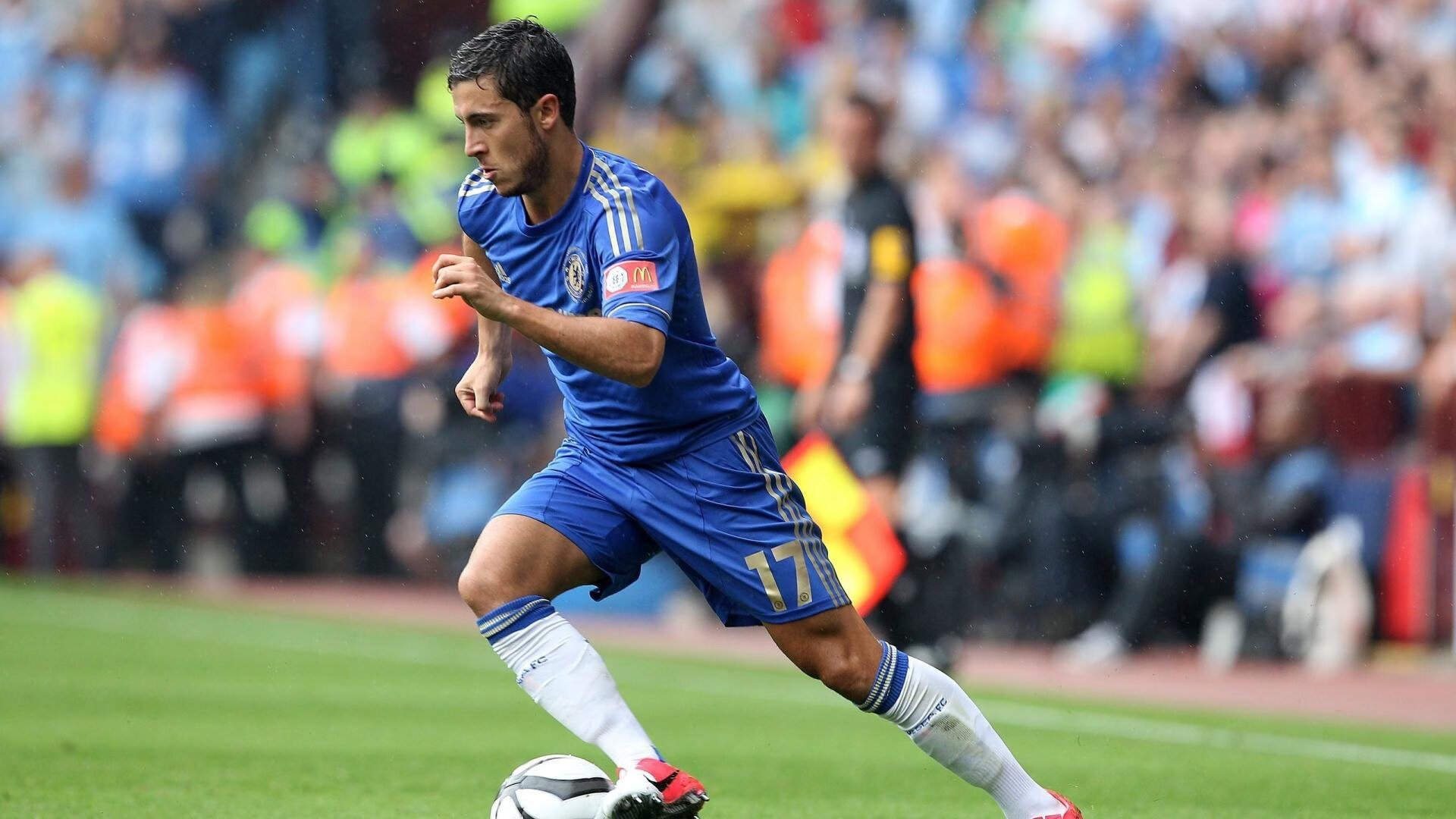 墨西哥球员脚底打滑摔出界，被判越位？，墨西哥国脚